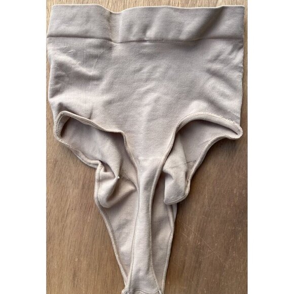 SKIMS Kim Kardashian Sculpting Mid Waist Thong Clay Size S/M SH-MWT-0198 NWOT - Picture 6 of 6